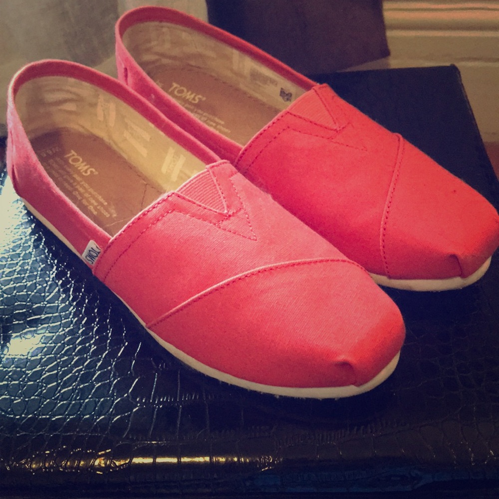 Women’s Toms slip on  (coral color)